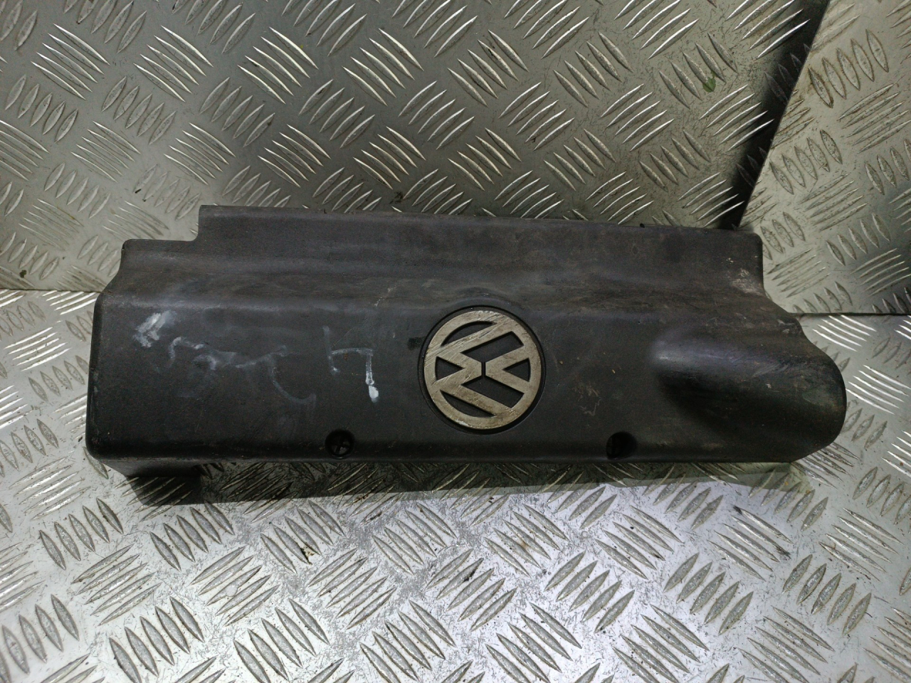 декоративная крышка двигателя Volkswagen Passat B5 1997, 1.6 л., i, бензин, 06B103935A - фото №1