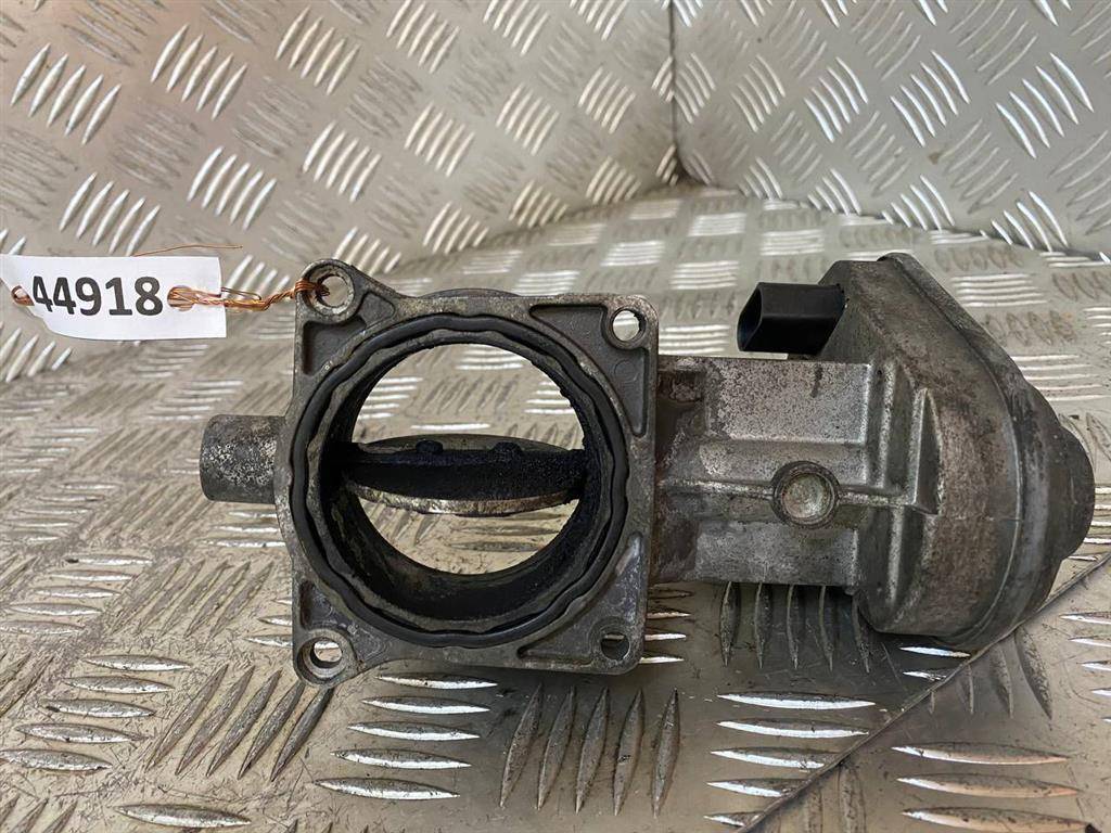 заслонка дроссельная Volkswagen Touareg 1 поколение 2004, 5.0 л., TDi, дизель, АКПП, 07Z128070G - фото №1