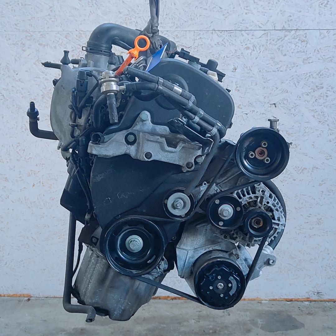 двигатель Volkswagen Golf 4 поколение 2002, 1.6 л., i, BAG, бензин, 5МКПП, передний привод, BLF, BAG, BAD, BLP, BAD - фото №1