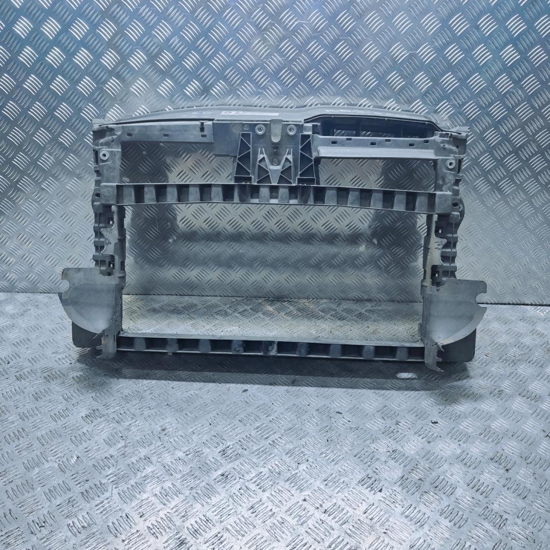 передняя панель крепления облицовки (телевизор) Volkswagen Golf 6 поколение 2009, 2.0 л., TDi, CBDC, дизель, 5МКПП, голубой, передний привод, правый руль, 5K0805594, 5K0805588 - фото №1