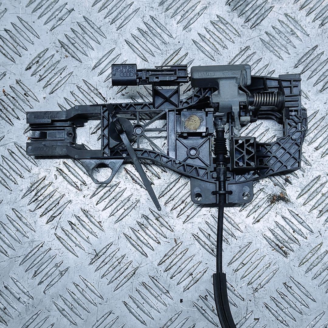 скелет ручки двери задней правой Audi Q7 4L 2006, 3.0 л., TDi, BUG, дизель, АКПП, бежево-серый, внедорожник 5 дв., полный привод, правый руль, 4L0839886A - фото №1