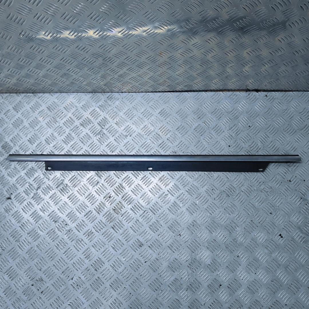 молдинг стекла Audi Q7 4L 2006, 3.0 л., TDi, BUG, дизель, АКПП, бежево-серый, внедорожник 5 дв., полный привод, правый руль, 4L0853764A - фото №1