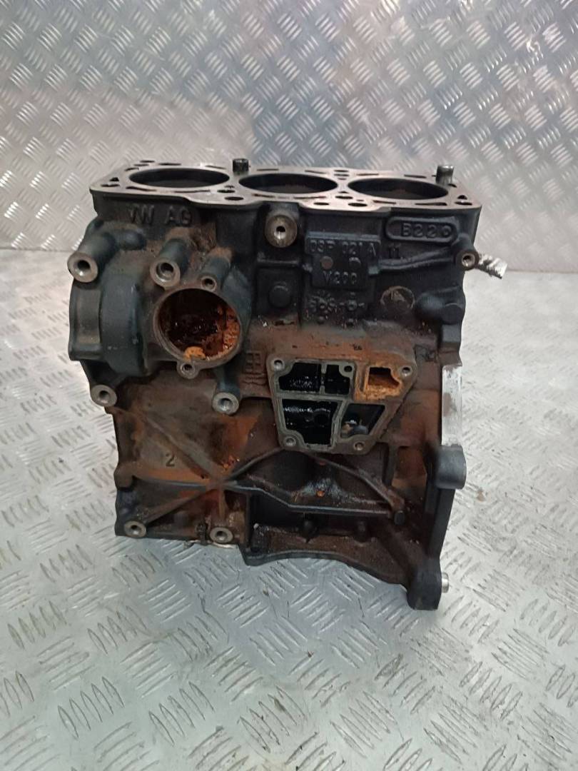блок цилиндров Skoda Praktik 1 поколение 2010, 1.2 л., TDi, CFWA, дизель, МКПП, передний привод, 03P021A - фото №1