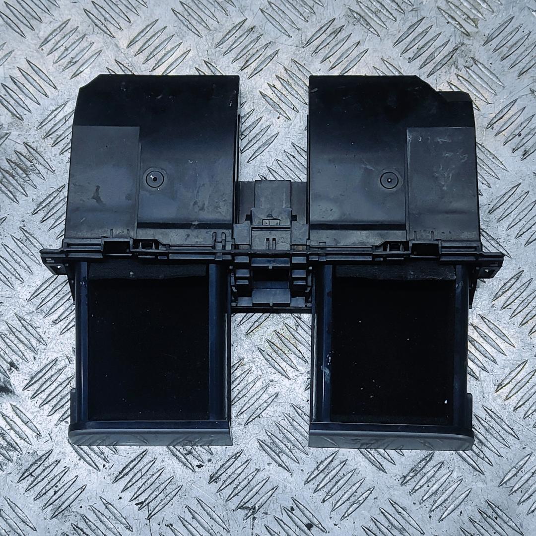 бардачок Volkswagen Passat B6 2009, 2.0 л., TDi, CBAA, дизель, 6МКПП, серебристый, седан, передний привод, правый руль, 3C0858407 - фото №1