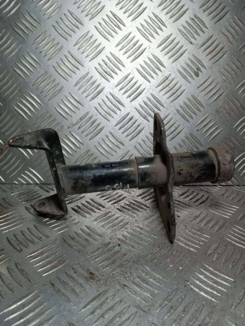 Крепление бампера переднего Volkswagen Passat B5 1998, 3B0807133A - фото №1