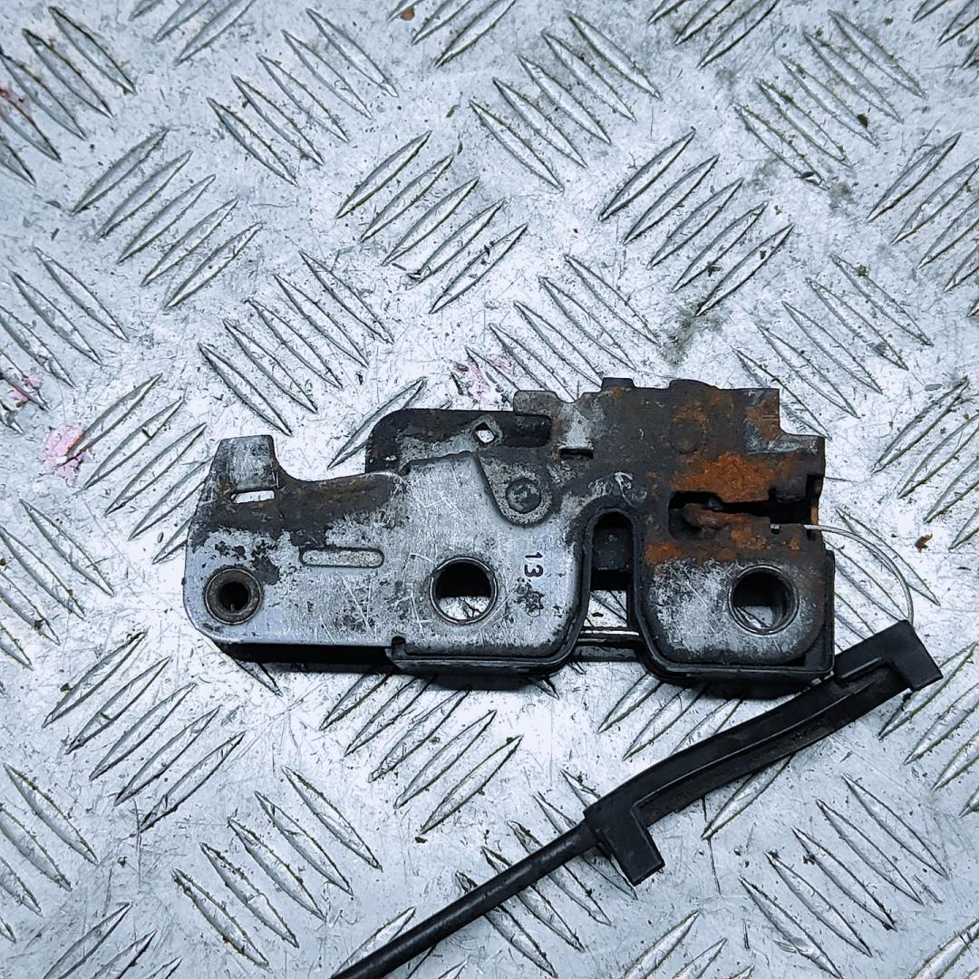 замок капота Volkswagen Golf 6 поколение 2009, 2.0 л., TDi, CBDC, дизель, 5МКПП, голубой, передний привод, правый руль, 5K2823509A - фото №1