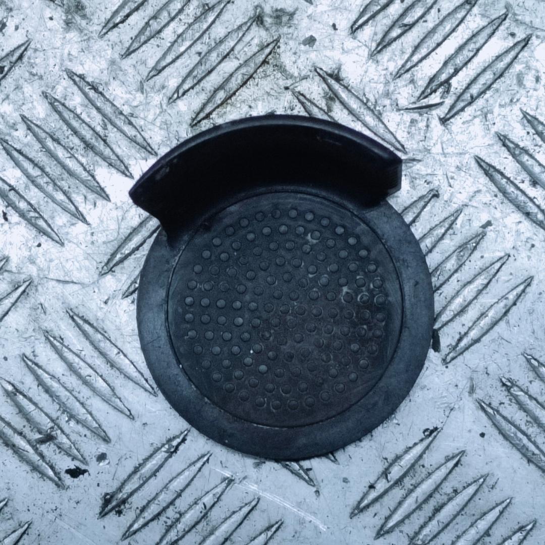 подстаканник Volkswagen Passat B6 2009, 2.0 л., TDi, CBAA, дизель, 6МКПП, серебристый, седан, передний привод, правый руль - фото №1