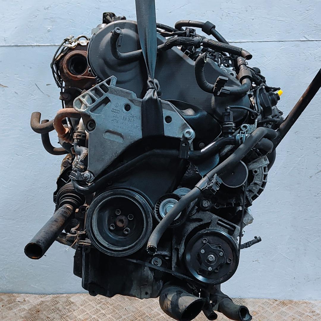 двигатель Volkswagen Passat B7 2011, 2.0 л., TDi, CFFB, дизель, АКПП, передний привод, CFF, CKT, CFFB, CFFA, CFG, CLJ, CFH, CLL, CLA, CKTB, CAA, CFF - фото №1