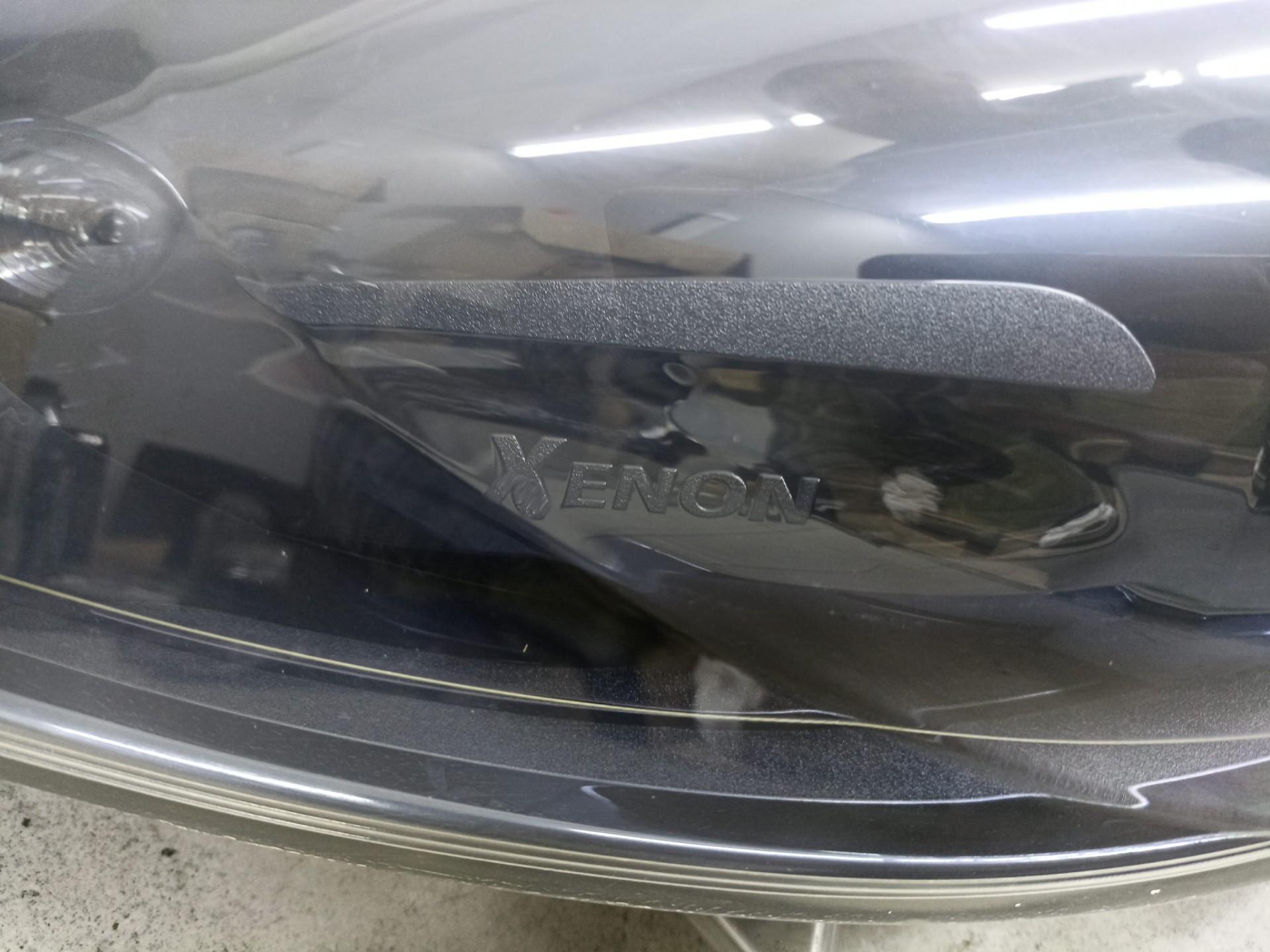 Фара правая Peugeot 308 рестайлинг xenon