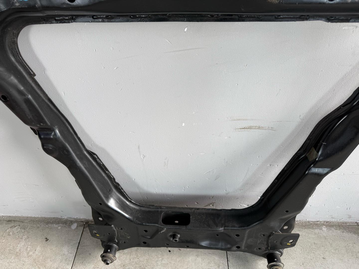 Подрамник Nissan XTrail T31 QR25DE 2007-2015 передний (контракт)Марка: NissanМодель: XTrailГод: 2007-2015Кузов: T31Двигатель: QR25DEНомер и производитель: 54400-JG31B NissanОригинальная балка (подрамник передний). Nissan X-trail T31 MR20 (2.0 литра)Nissan