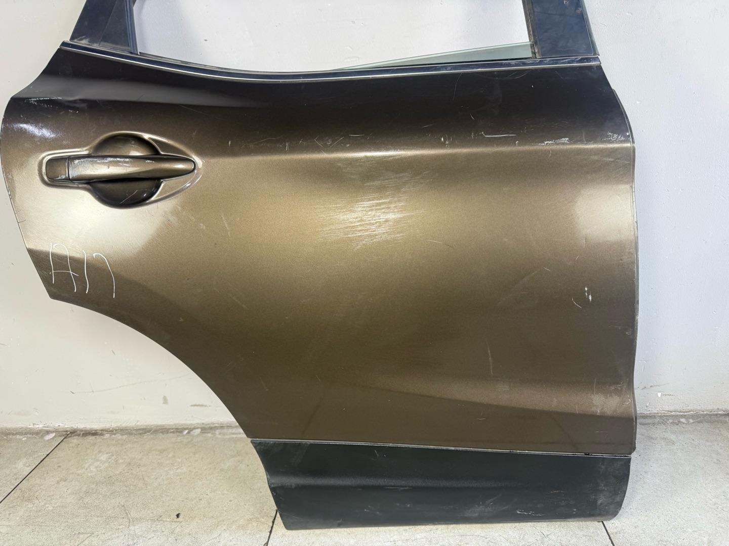 Дверь Nissan Qashqai J11 2013-2021 задняя правая (контракт)Марка: NissanМодель: QashqaiГод: 2013-2021Кузов: J11Номер и производитель: H2100BM9MA NissanКросс-номера: H2100-BM9MB,  H2100BM9AB