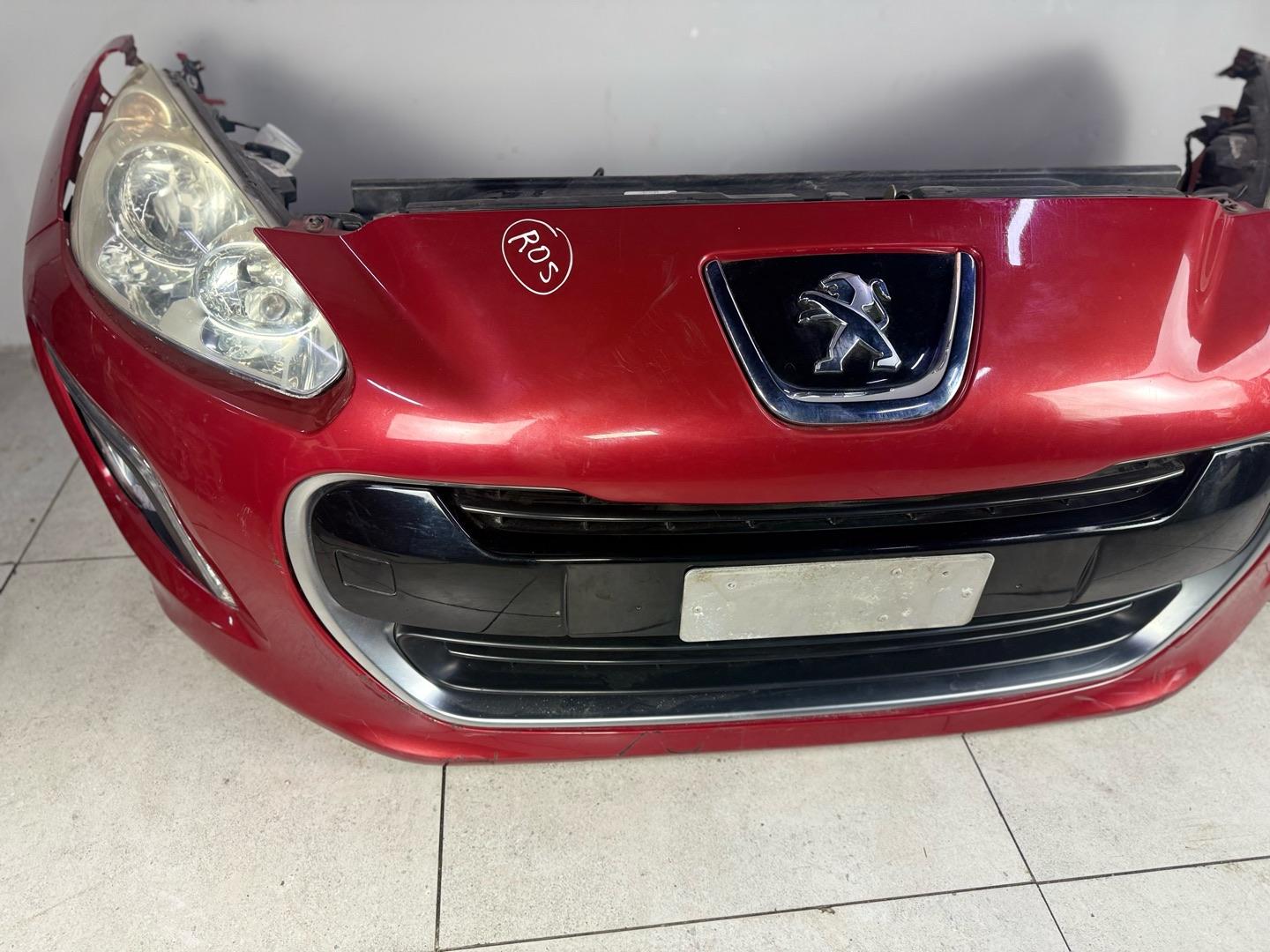 Ноускат Peugeot 308 рестайлинг T7 EP6 2011 (контракт)Есть дефекты ,  цена с учетом всех дефектов Марка: PeugeotМодель: 308Год: 2014Кузов: T7Цвет: КрасныйДвигатель: EP6Номер и производитель: 9680484677 Peugeot / Citroen Ноускат подходит:Peugeot 308 1 покол