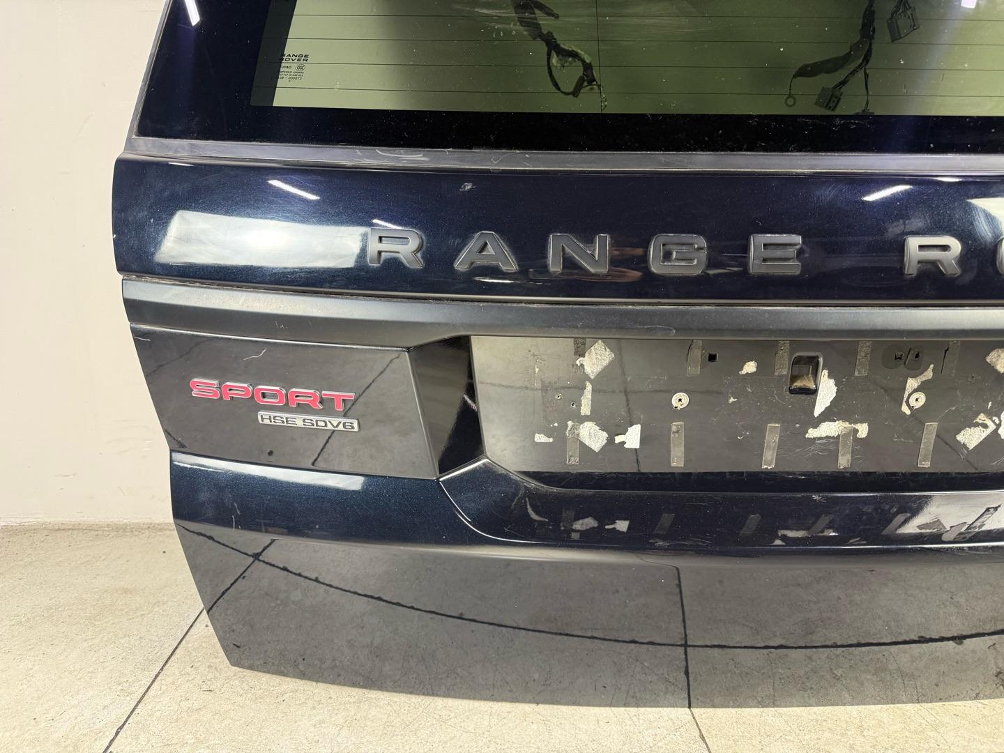 Крышка багажника Range Rover Sport L494 2013+ (б/у) ленд ровер Цена за крышку в сборе Марка: RANGE ROVERМодель: SPORTГод: 2013+Кузов: L494Номер и производитель: LR044396 RANGE ROVERКросс-номера: DPLA40010AE8LML,  LR055919,  DPLA40010AF8LML,  LR079300,  GK