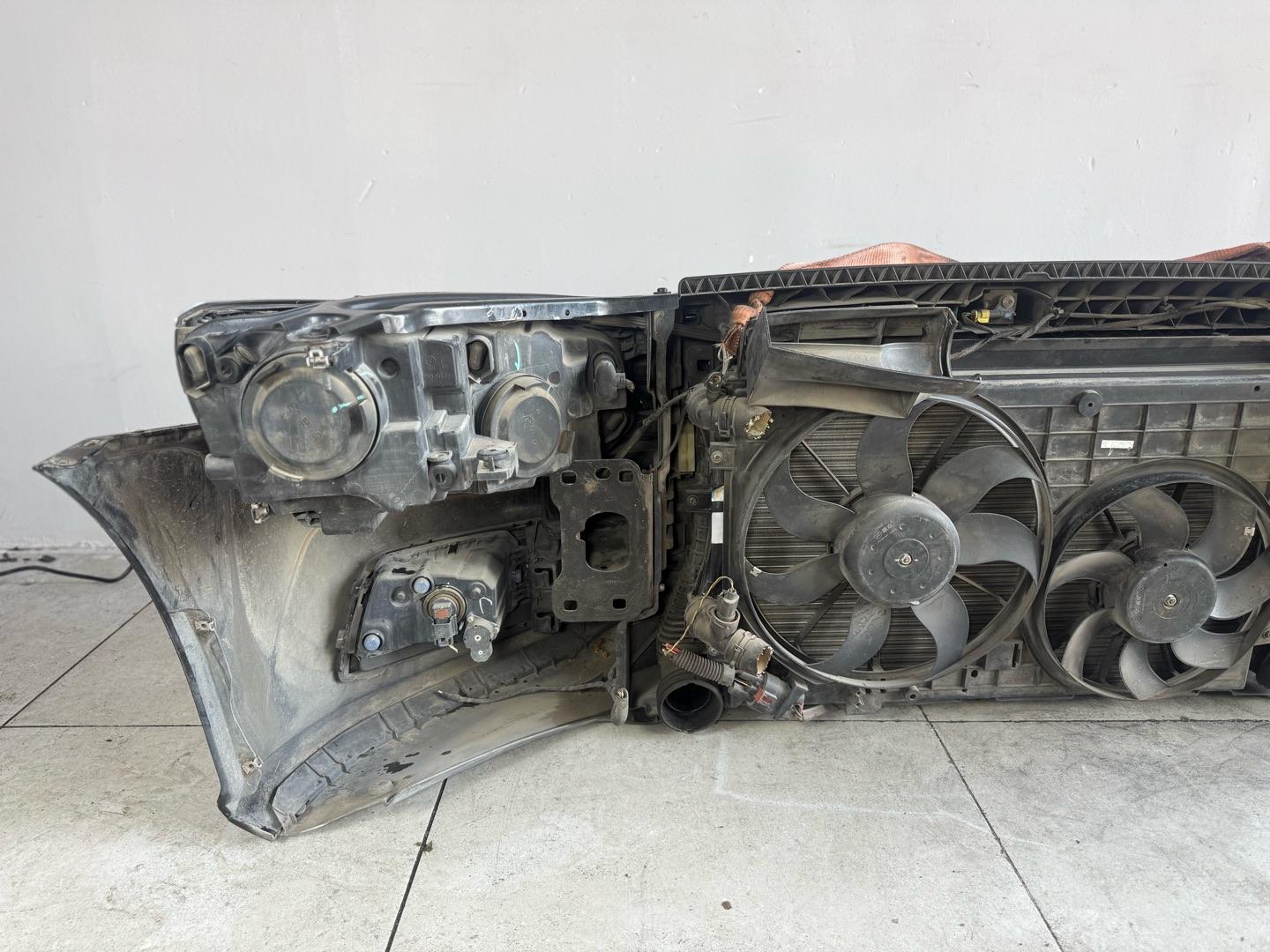 Ноускат Volkswagen Passat 3G2 CCZA (контракт)Марка: VolkswagenМодель: PassatКузов: 3G2Двигатель: CCZAНомер и производитель: 3G0807217GRU VAGТрещина в нижней части бампера,  потертости,  сколы. Ноускат подходит:Volkswagen Passat 8 поколение 2014 - н.в. B8,