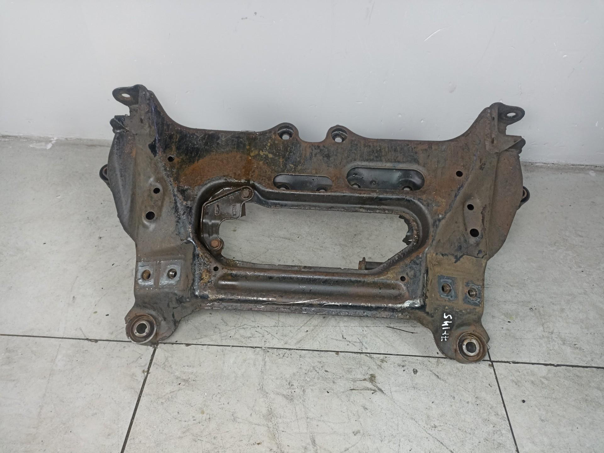 Подрамник передний Nissan X-Trail T30,  2001-2007
