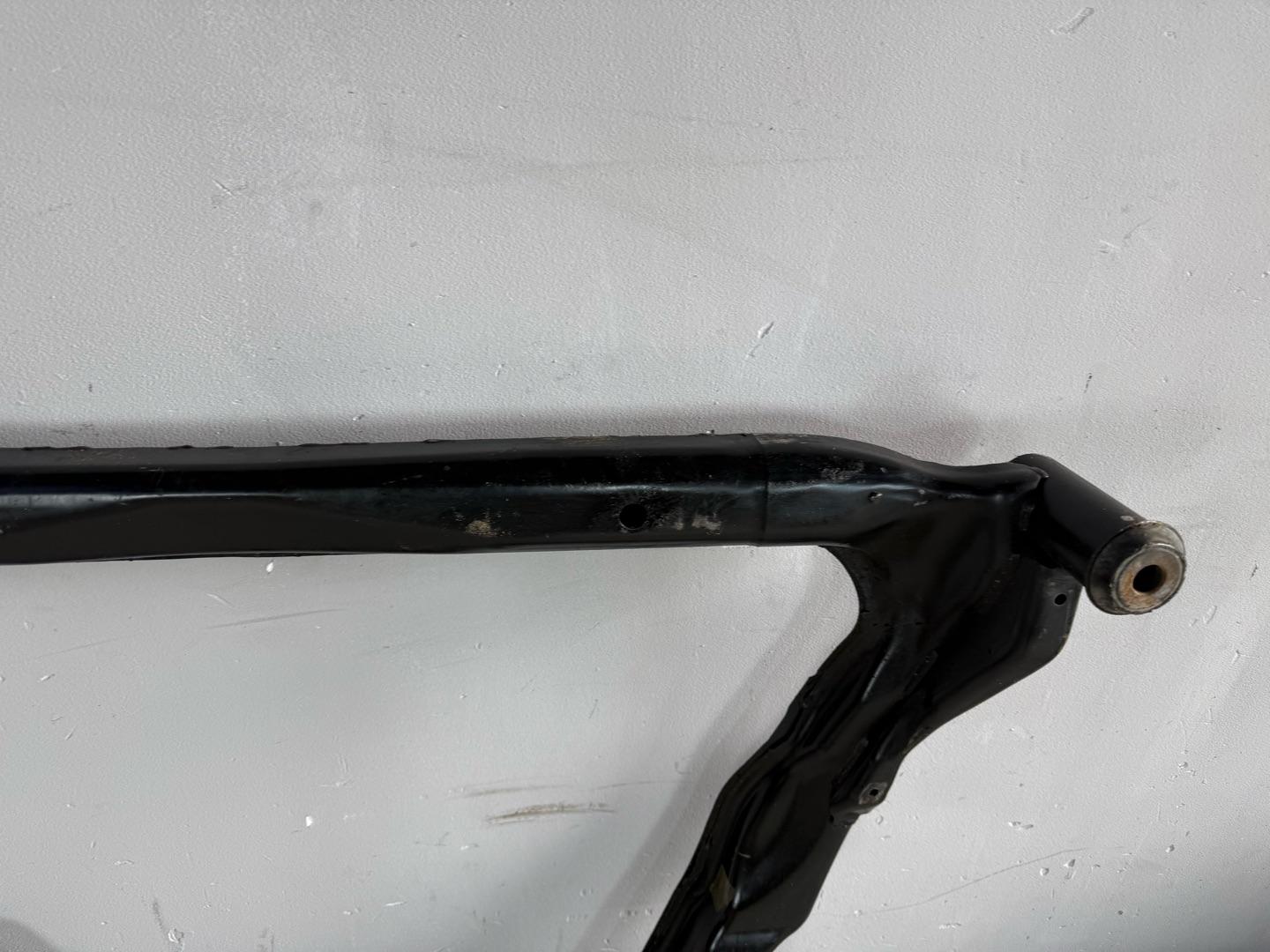 Подрамник Nissan XTrail T31 QR25DE 2007-2015 передний (контракт)Марка: NissanМодель: XTrailГод: 2007-2015Кузов: T31Двигатель: QR25DEНомер и производитель: 54400-JG31B NissanОригинальная балка (подрамник передний). Nissan X-trail T31 MR20 (2.0 литра)Nissan