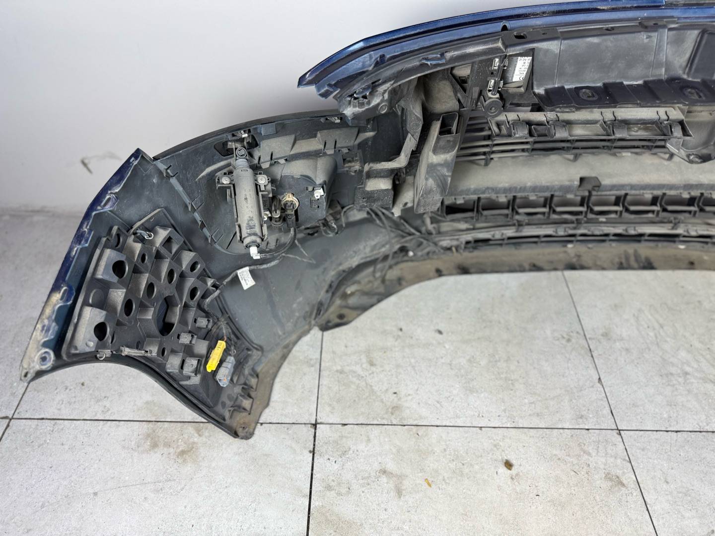 Бампер передний в сборе  Peugeot 3008 1 2011 Марка: PeugeotМодель: 3008Год: 2011Кузов: 1,  T84EНомер и производитель: 7401RZ Peugeot / CitroenКросс-номера: 7401RZ,  742287,  7452YP,  9685098077,  9684350277,  6438AS,  6438AT,  742294,  9686220177 Бампер п