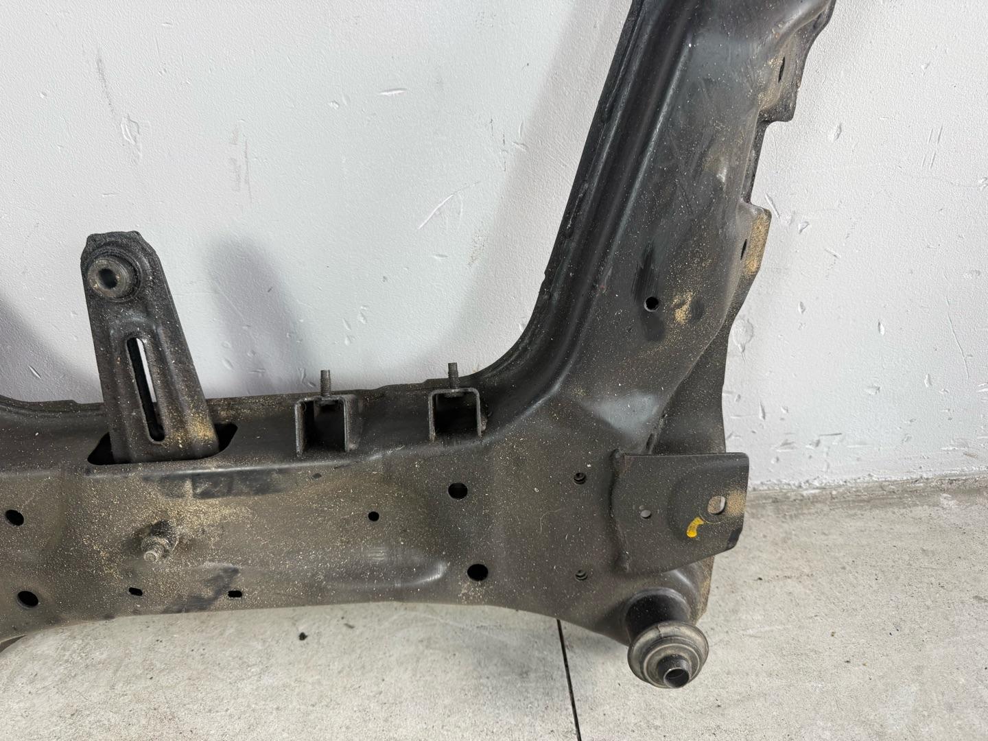 Подрамник Nissan XTrail T31 QR25DE 2007-2015 передний (контракт)Марка: NissanМодель: XTrailГод: 2007-2015Кузов: T31Двигатель: QR25DEНомер и производитель: 54400-JG31B NissanОригинальная балка (подрамник передний). Nissan X-trail T31 MR20 (2.0 литра)Nissan