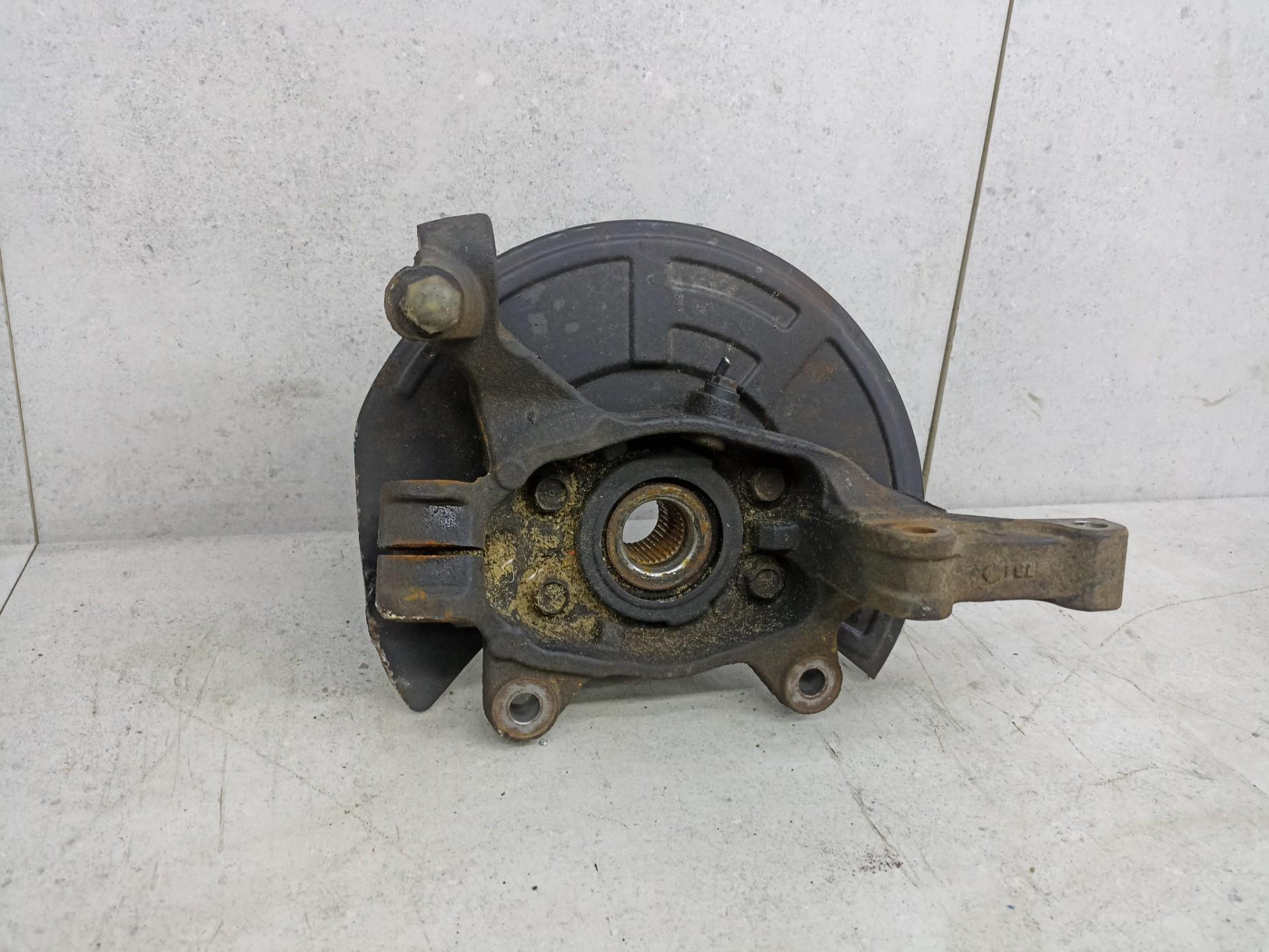 Кулак передний левый  VQ35DE Teana j32