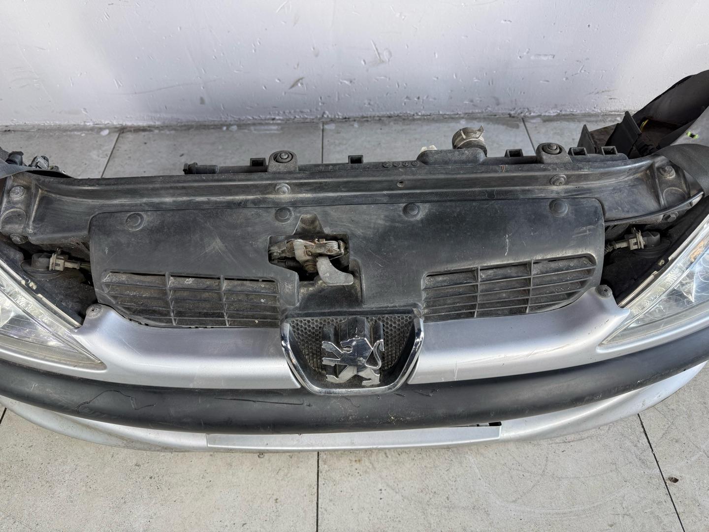 Ноускат передняя часть пежо 206 Peugeot 206 2009 (контракт)Марка: PeugeotМодель: 206Год: 2009Производитель: Peugeot / Citroen9635076180 9630 965257