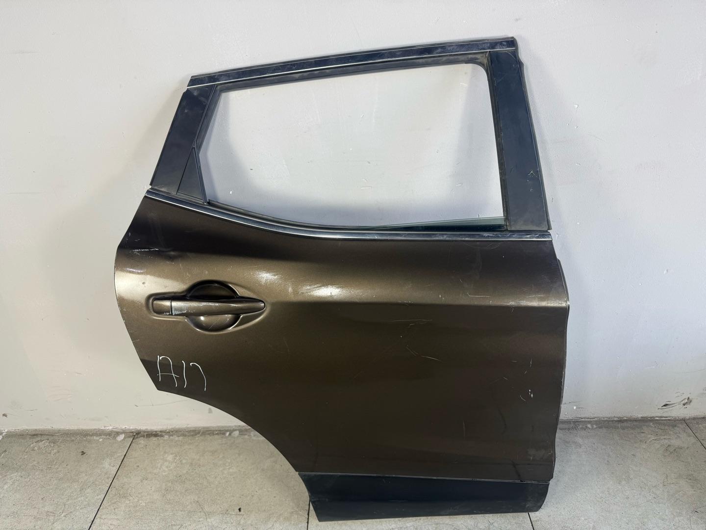 Дверь Nissan Qashqai J11 2013-2021 задняя правая (контракт)Марка: NissanМодель: QashqaiГод: 2013-2021Кузов: J11Номер и производитель: H2100BM9MA NissanКросс-номера: H2100-BM9MB,  H2100BM9AB