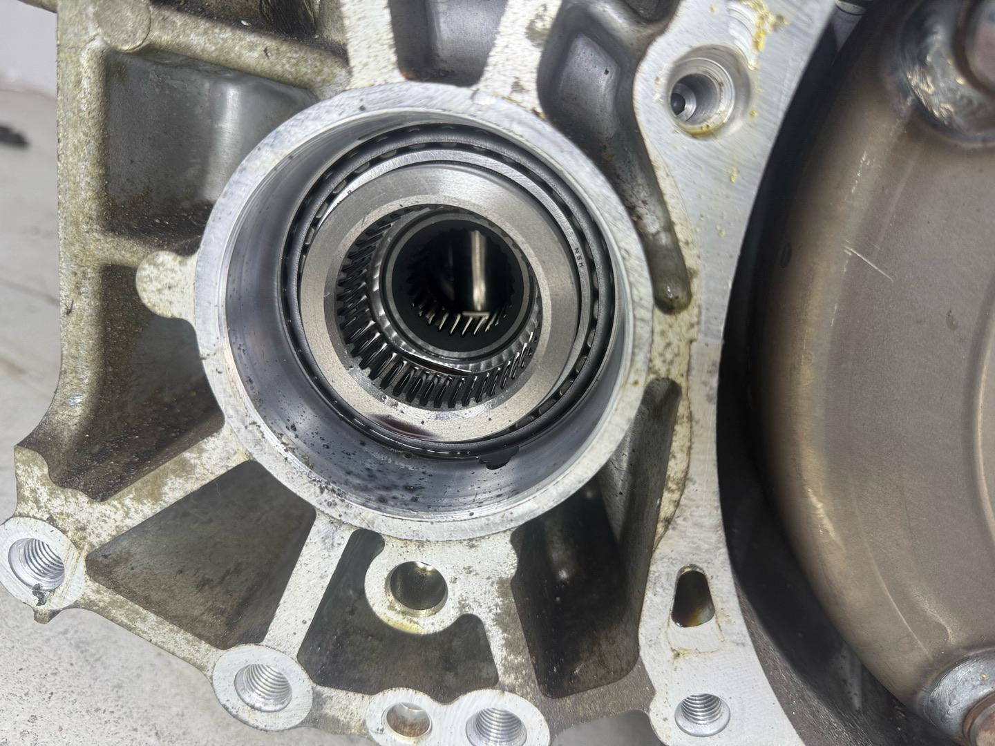 АКПП вариатор cvt Mitsubishi Outlander 2 ПОКОЛЕНИЕ 2.4 4B12 4WD (контракт)Марка: MitsubishiМодель: OutlanderКузов: 2 поколениеДвигатель: 2.4 4B12 4WDНомер и производитель: 2700A246 MITSUBISHIКросс-номера: 2700A169,  2700A170,  2700A247,  2700A245АКПП Mits