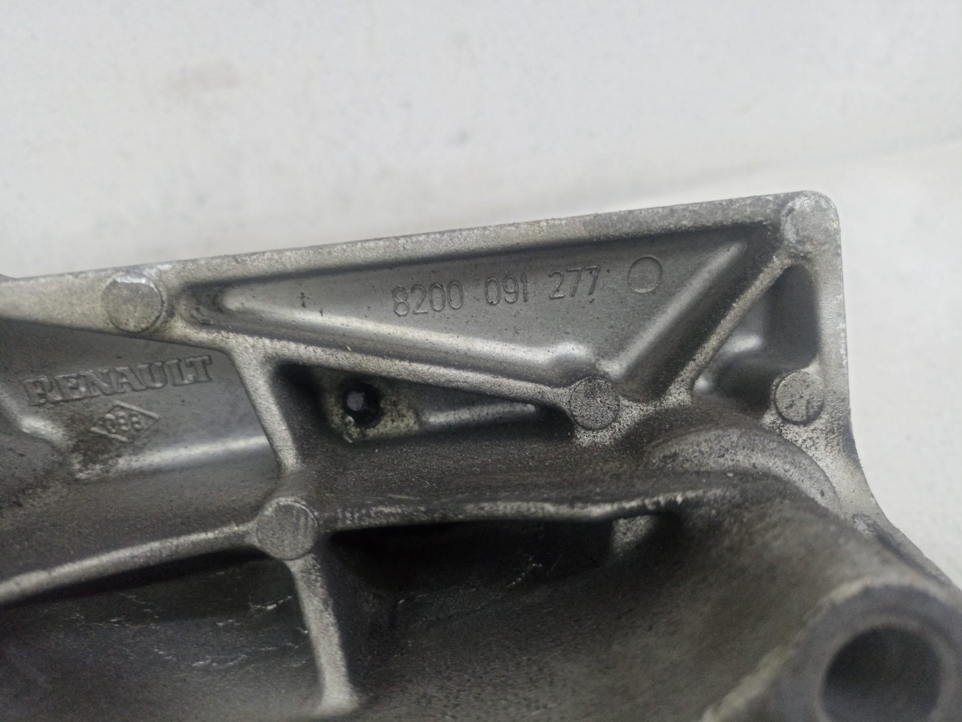 Кронштейн двигателя правый Renault Scenic RX4 2003