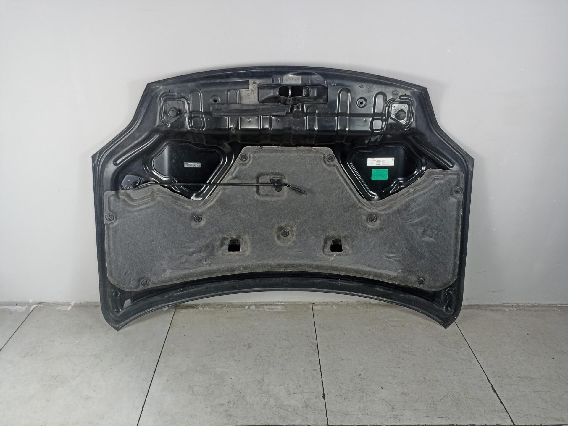 Капот Nissan x-trail t31 ,  есть дефект , б/у оригинал