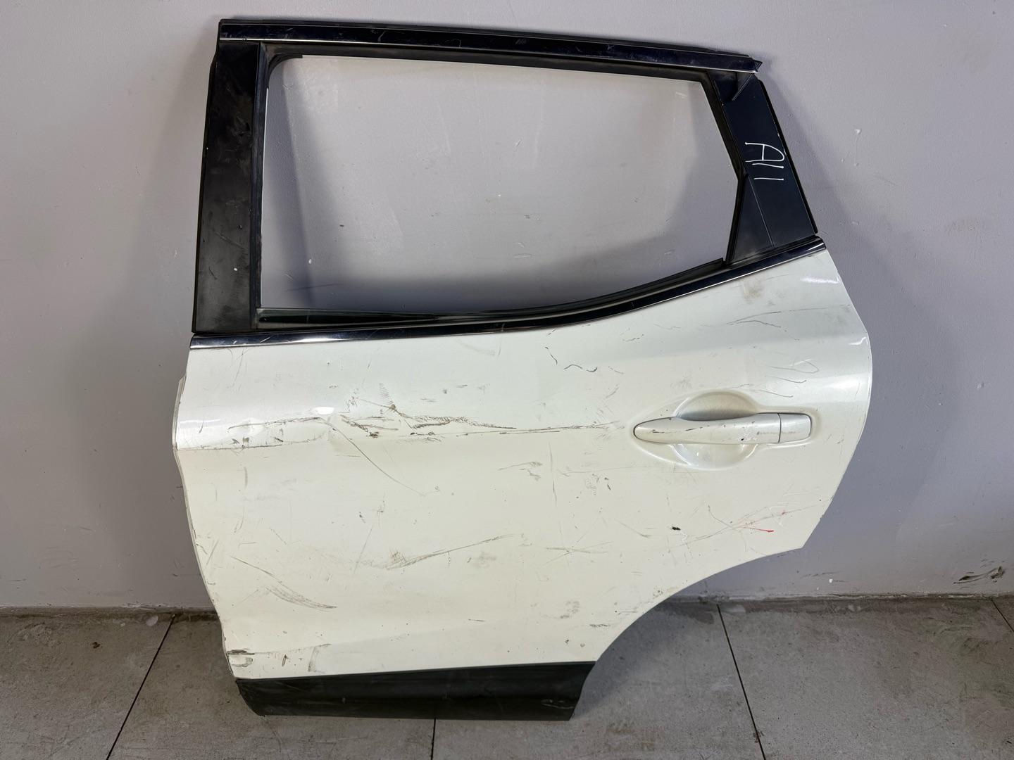 Дверь Nissan Qashqai J11 2013-2021 задняя левая (контракт) под ремонт Марка: NissanМодель: QashqaiГод: 2013-2021Кузов: J11Номер и производитель: H2101BM9MB NissanКросс-номера: H2101-BM9MA,  H2101BM9AB