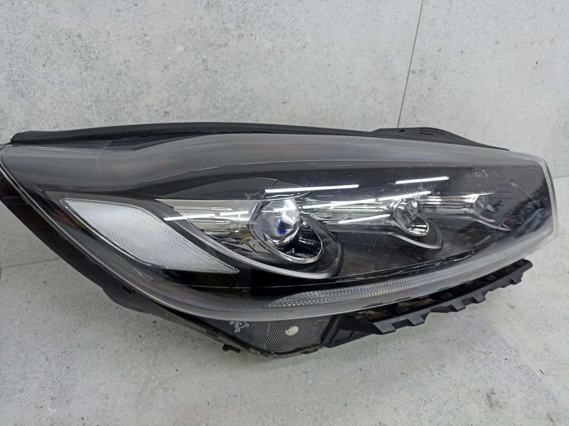 Правая LED фара Kia Sorento Peime 3 UM