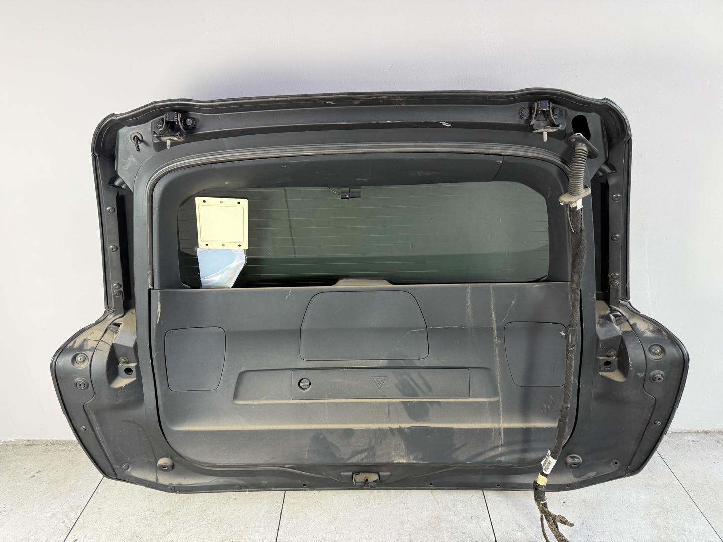 Крышка багажника Citroen C4 Picasso Grand 2015 (контракт)Марка: CitroenМодель: C4 Picasso GrandГод: 2015Номер и производитель: 1609401680 Peugeot / CitroenКросс-номера: 1609402680,  1609401680