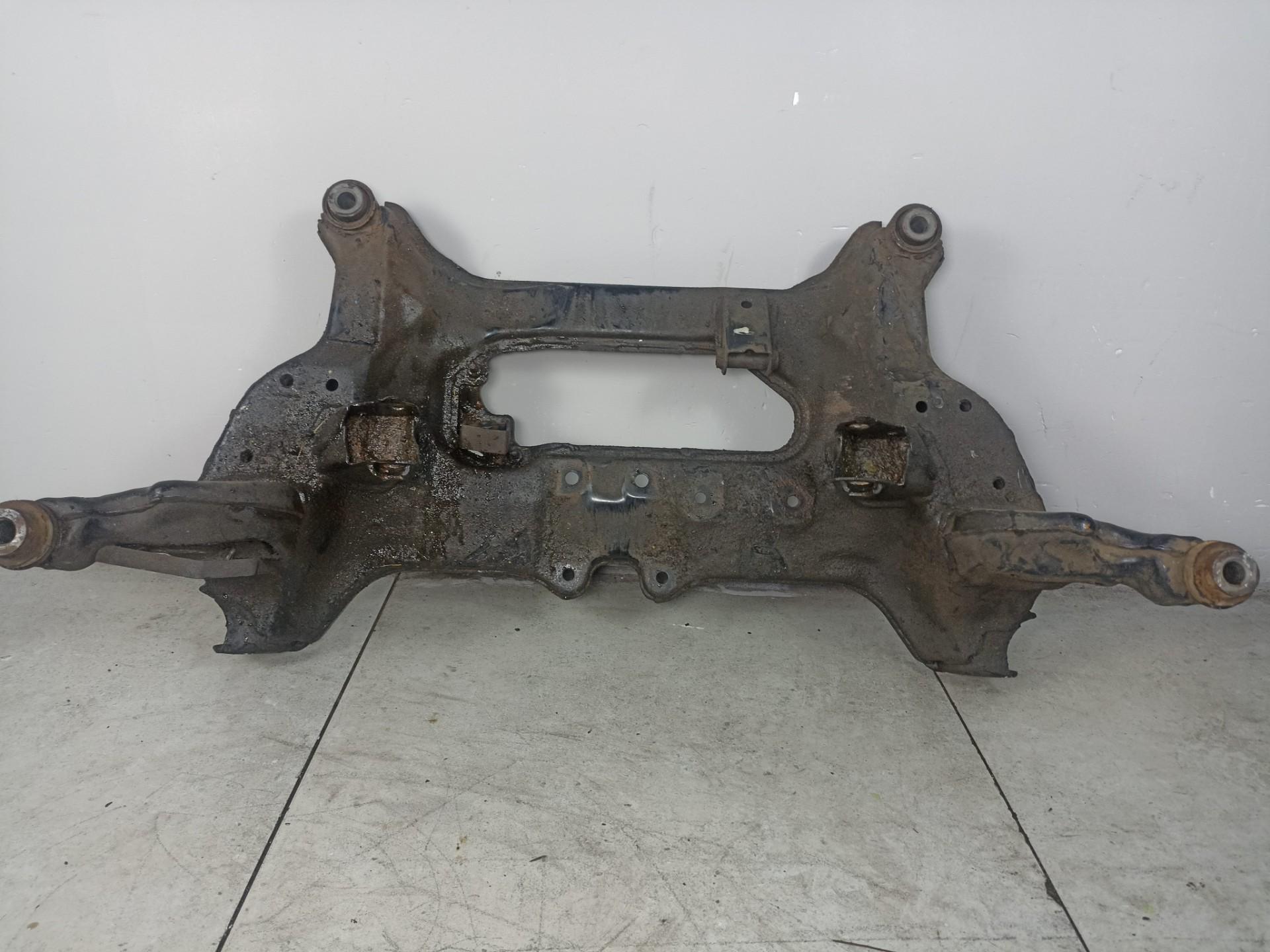 Подрамник передний Nissan X-Trail T30,  2001-2007