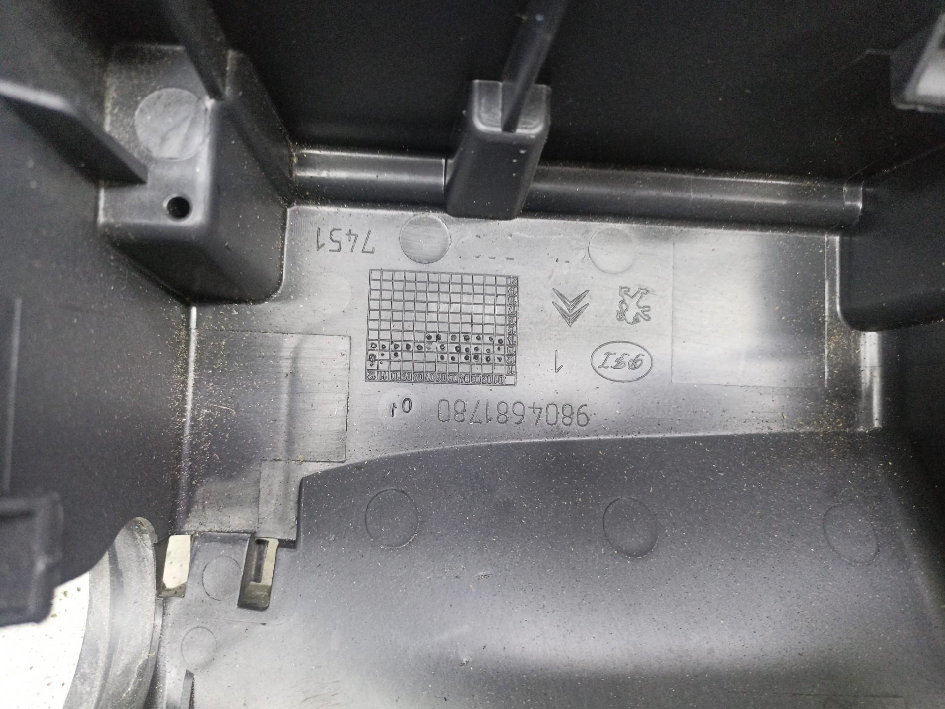 Корпус блока предохранителей Peugeot 308 Т9 Citroen C4 grand picasso 2 9h05