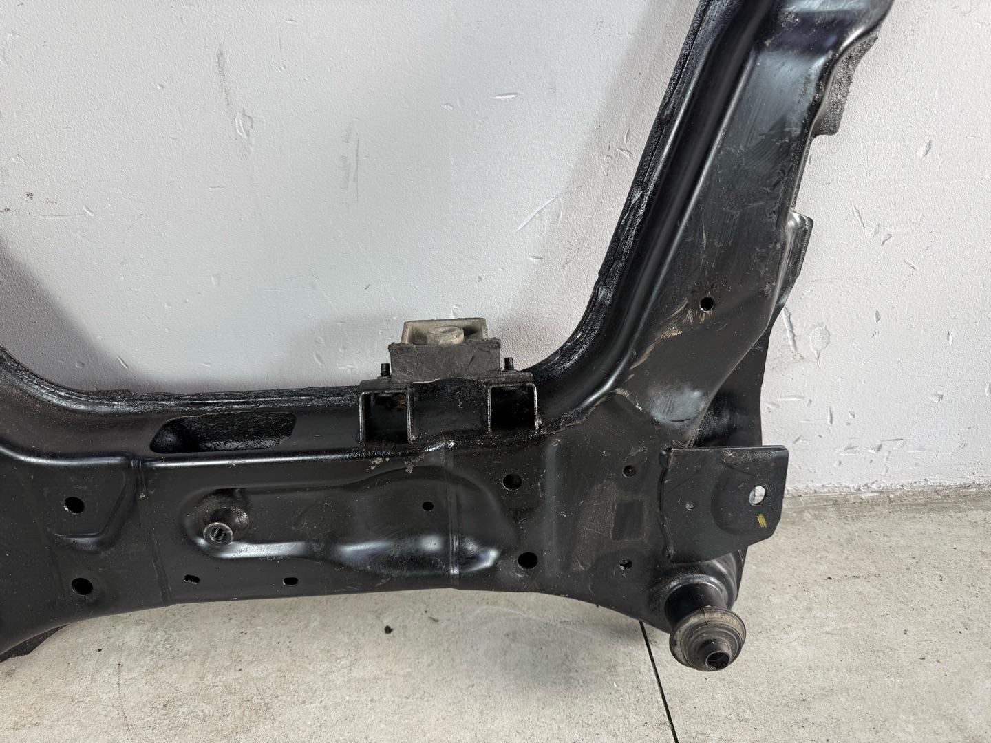 Подрамник Nissan XTrail T31 QR25DE 2007-2015 передний (контракт)Марка: NissanМодель: XTrailГод: 2007-2015Кузов: T31Двигатель: QR25DEНомер и производитель: 54400-JG31B NissanОригинальная балка (подрамник передний). Nissan X-trail T31 MR20 (2.0 литра)Nissan