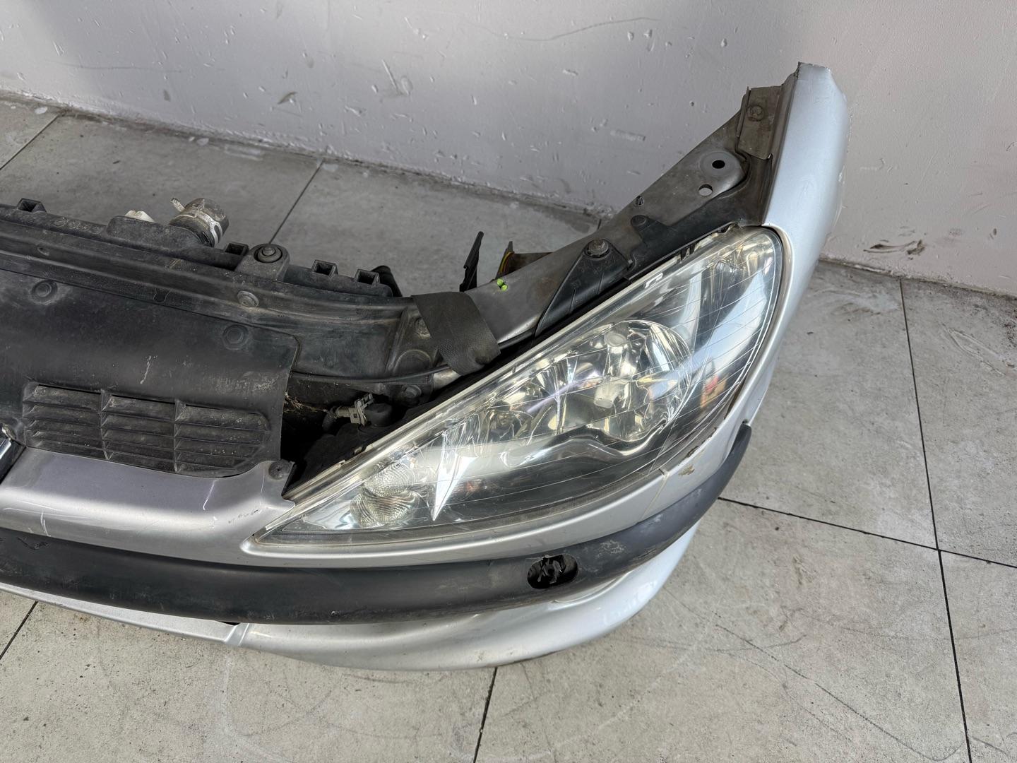 Ноускат передняя часть пежо 206 Peugeot 206 2009 (контракт)Марка: PeugeotМодель: 206Год: 2009Производитель: Peugeot / Citroen9635076180 9630 965257