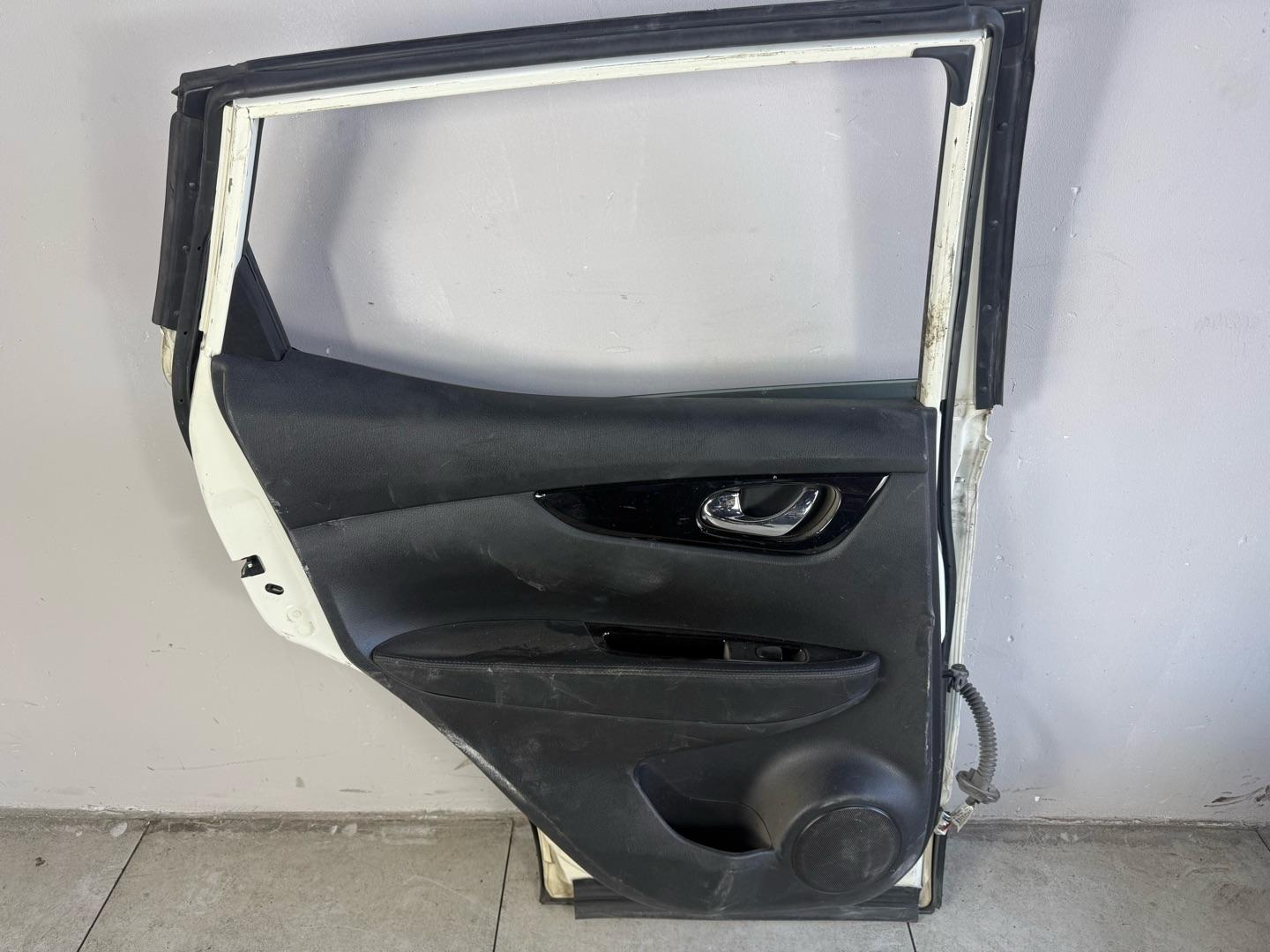 Дверь Nissan Qashqai J11 2013-2021 задняя левая (контракт) под ремонт Марка: NissanМодель: QashqaiГод: 2013-2021Кузов: J11Номер и производитель: H2101BM9MB NissanКросс-номера: H2101-BM9MA,  H2101BM9AB