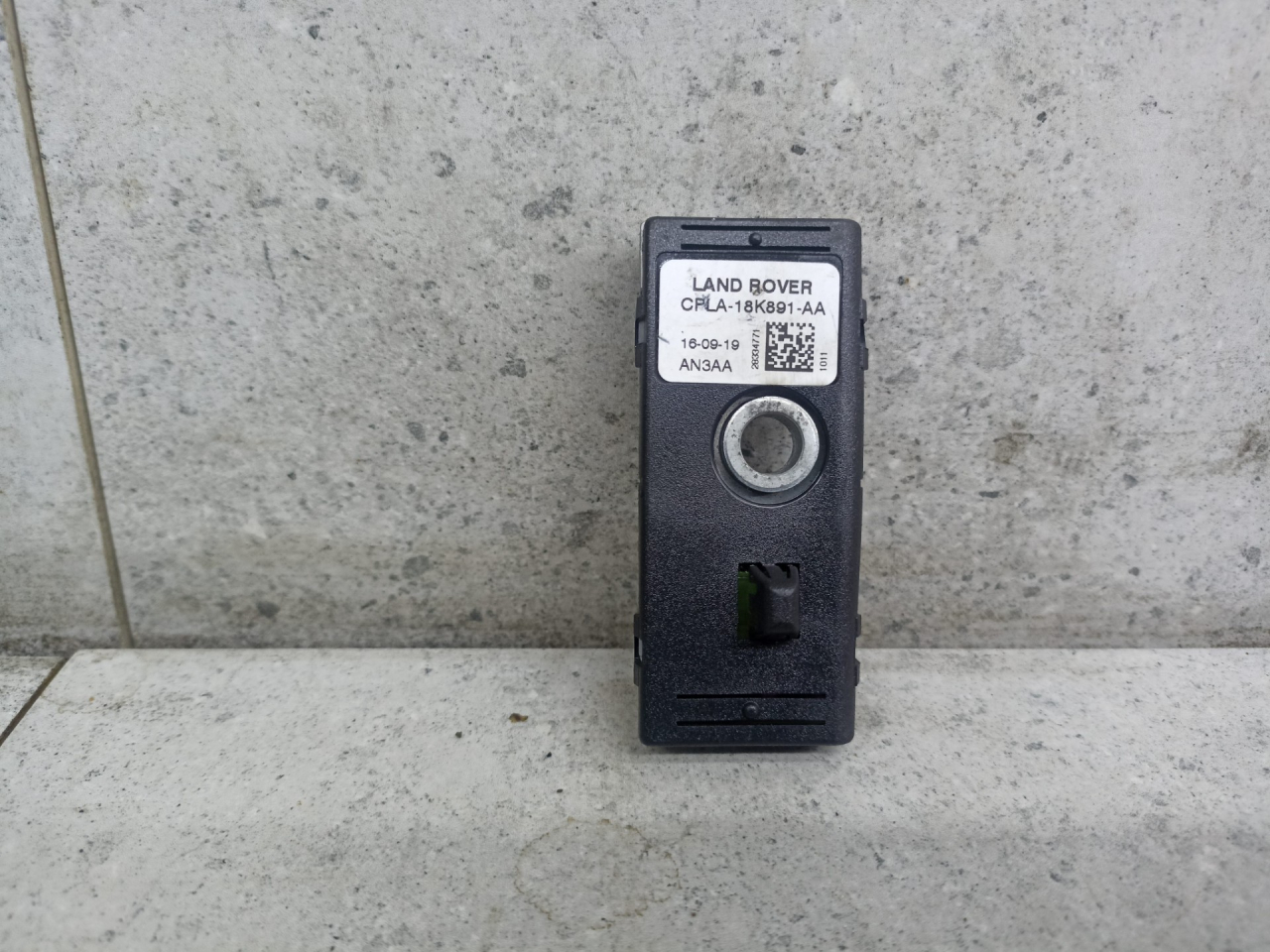 усилитель антенны Land Rover Range Rover 4 поколение 2016, CPLA18K891AA - фото №1