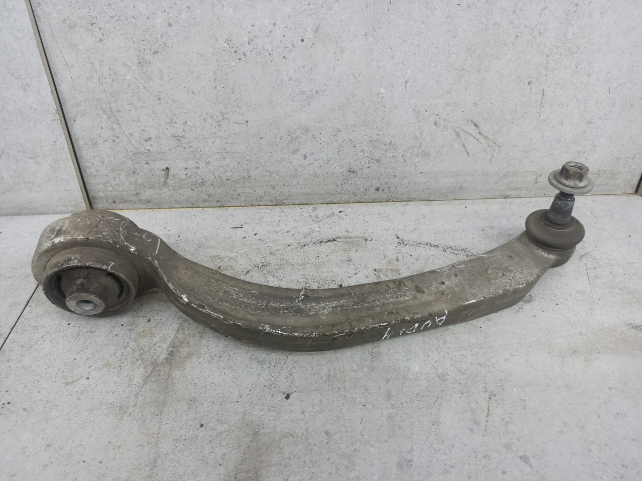 рычаг передний левый Audi A4 B7 2006, 8E0407693AG - фото №1