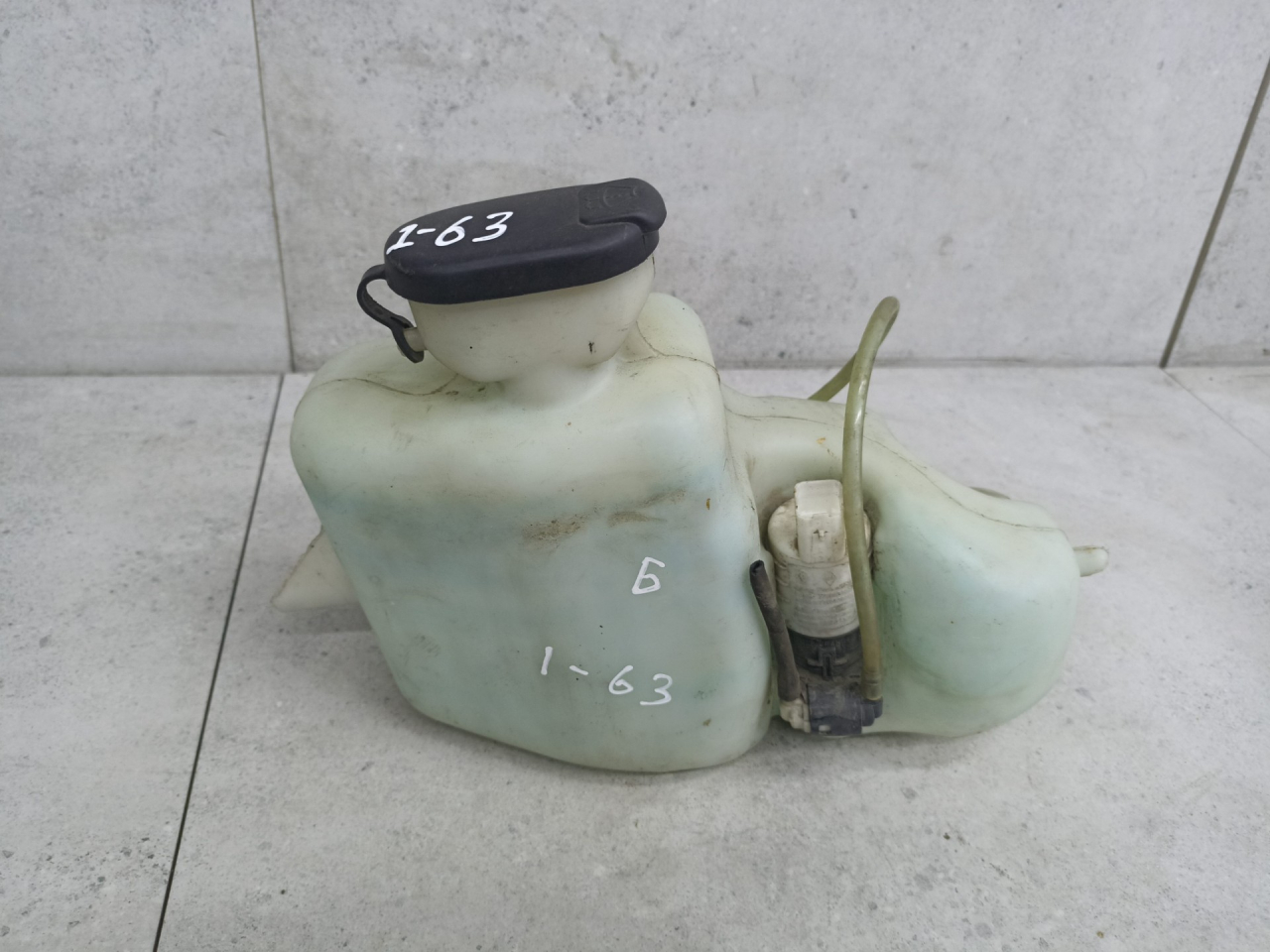 бачок омывателя Renault Kangoo 1 поколение 2003, 7700308814, 7701706789, 7701706732, 8200179630, 8200179632, 7700431079 - фото №1