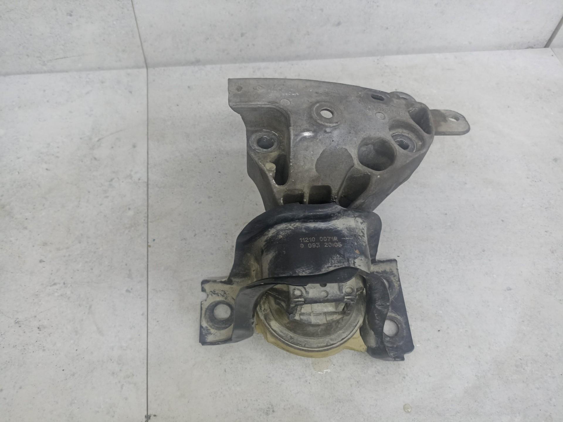 Подушка двигателя правая Renault Duster f4r