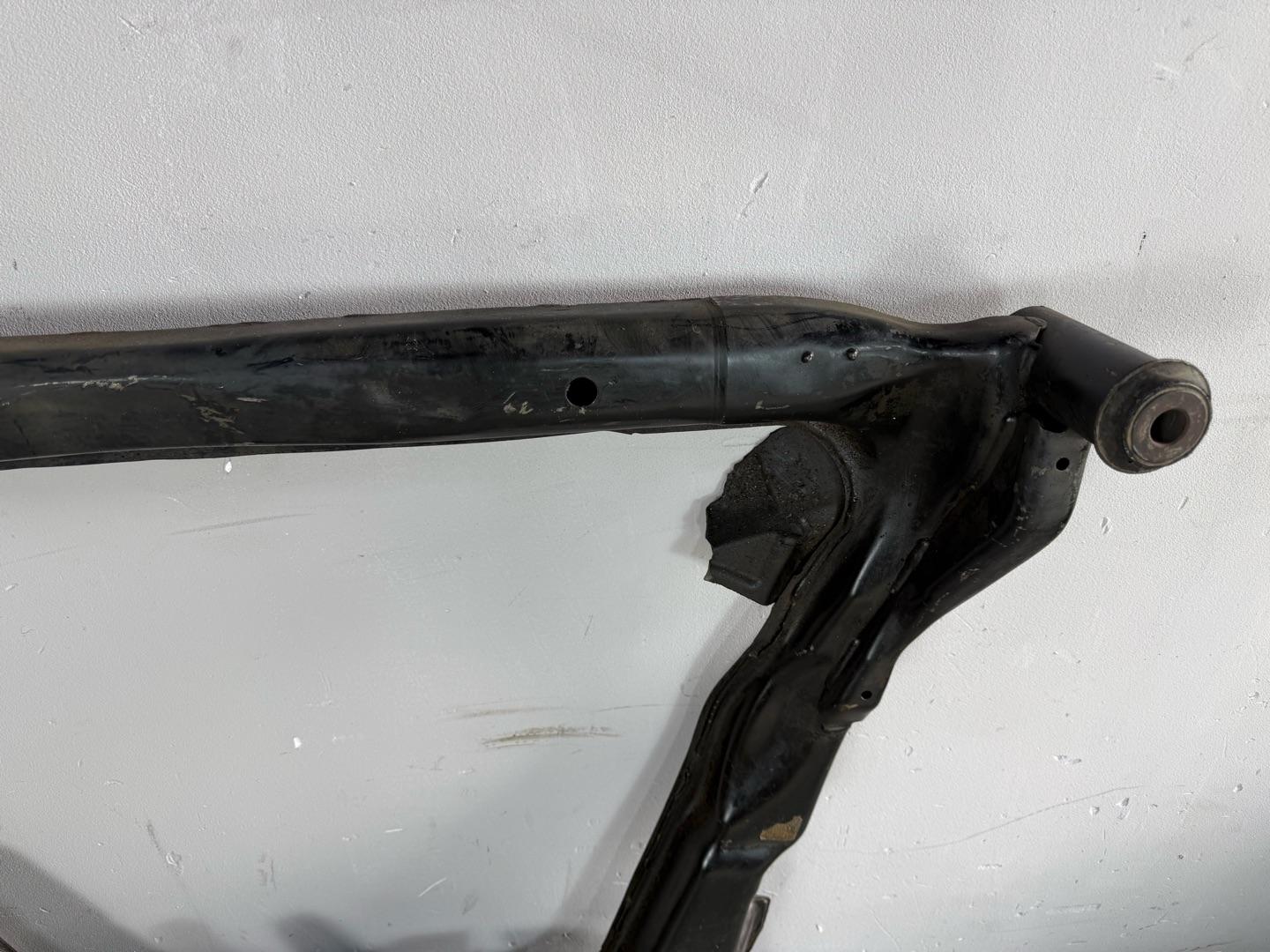 Подрамник Nissan XTrail T31 QR25DE 2007-2015 передний (контракт)Марка: NissanМодель: XTrailГод: 2007-2015Кузов: T31Двигатель: QR25DEНомер и производитель: 54400-JG31B NissanОригинальная балка (подрамник передний). Nissan X-trail T31 MR20 (2.0 литра)Nissan