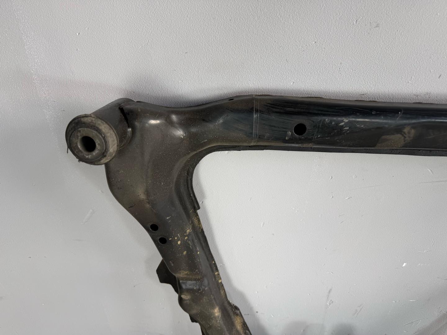 Подрамник Nissan XTrail T31 QR25DE 2007-2015 передний (контракт)Марка: NissanМодель: XTrailГод: 2007-2015Кузов: T31Двигатель: QR25DEНомер и производитель: 54400-JG31B NissanОригинальная балка (подрамник передний). Nissan X-trail T31 MR20 (2.0 литра)Nissan