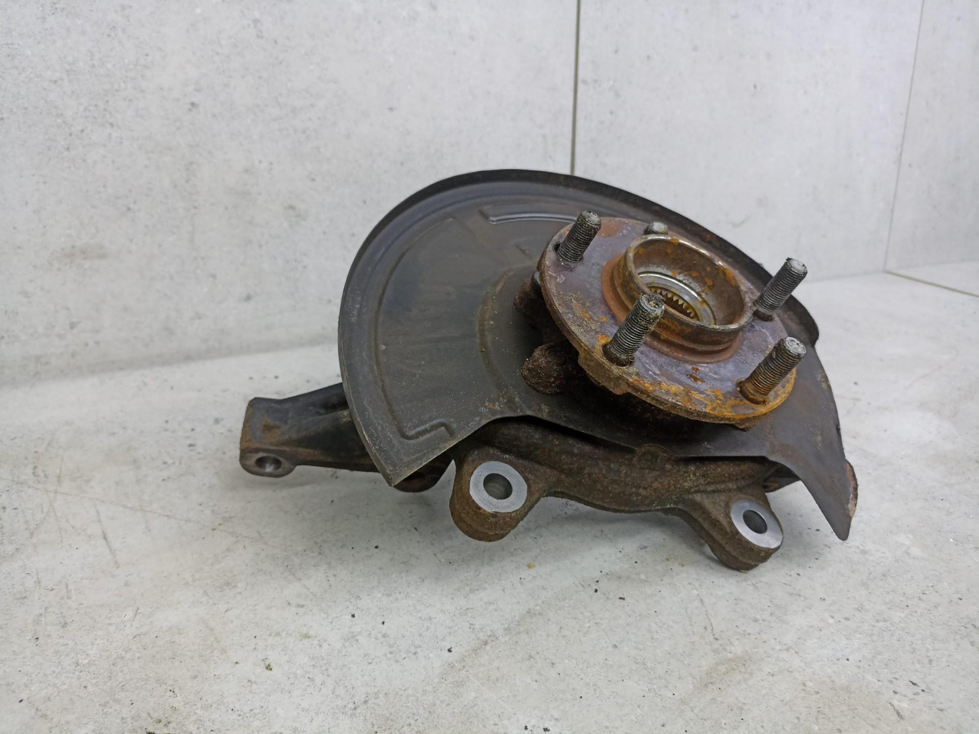 Кулак передний левый  VQ35DE Teana j32