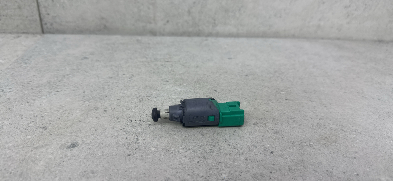 датчик педали сцепления Lada Largus 1 поколение (2012 - 2025), 253250007R - фото №1