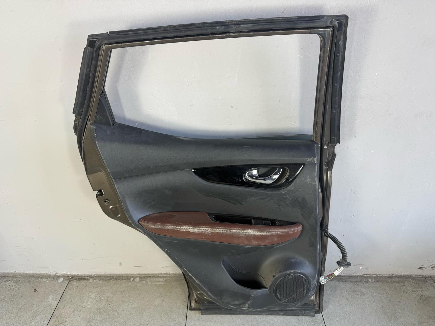 Дверь Nissan Qashqai J11 2013-2021 задняя левая (контракт) под ремонт Марка: NissanМодель: QashqaiГод: 2013-2021Кузов: J11Номер и производитель: H2101BM9MB NissanКросс-номера: H2101-BM9MA,  H2101BM9AB