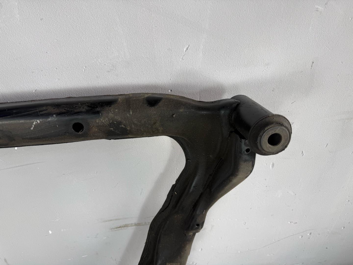 Подрамник Nissan XTrail T31 QR25DE 2007-2015 передний (контракт)Марка: NissanМодель: XTrailГод: 2007-2015Кузов: T31Двигатель: QR25DEНомер и производитель: 54400-JG31B NissanОригинальная балка (подрамник передний). Nissan X-trail T31 MR20 (2.0 литра)Nissan