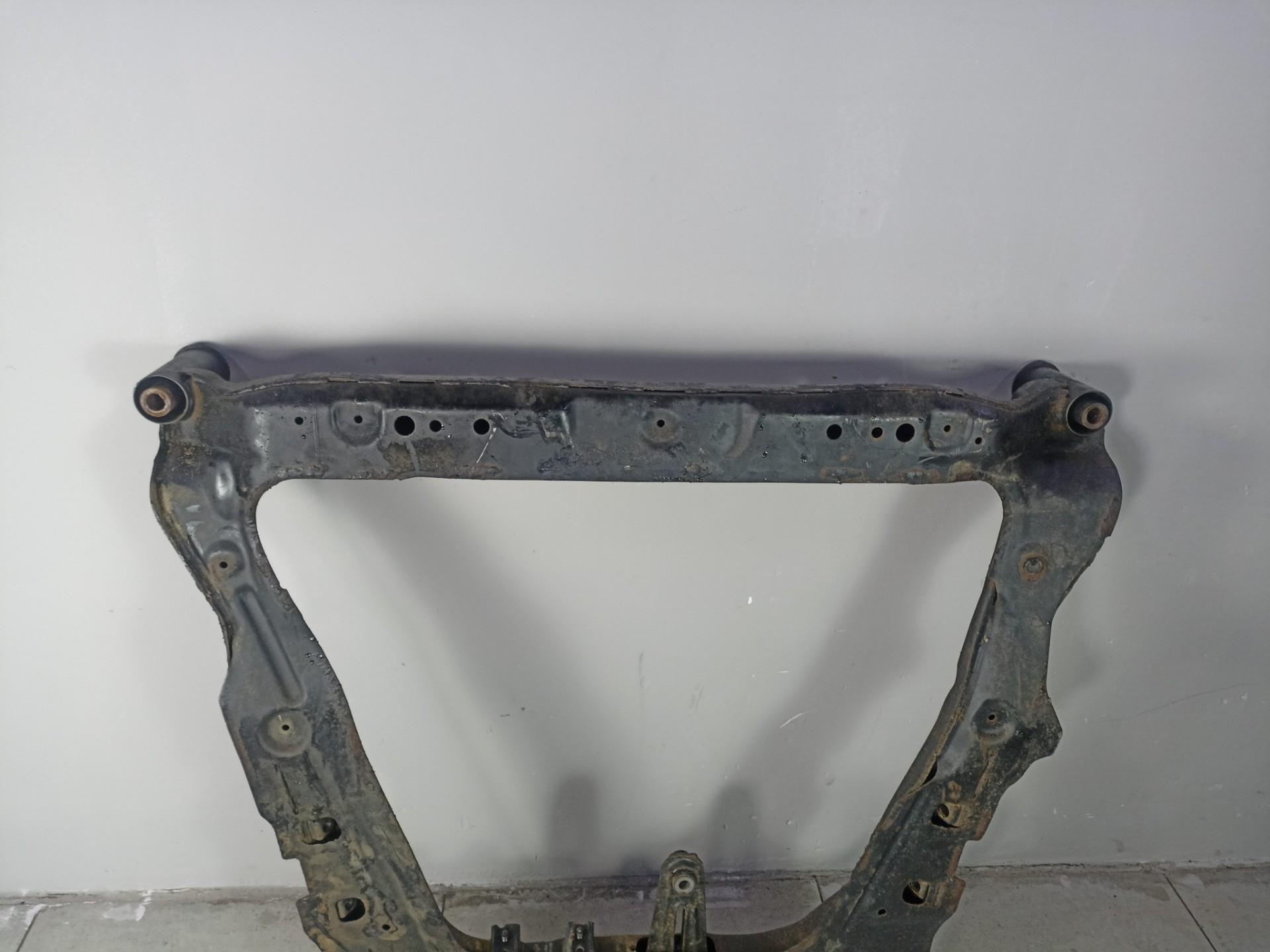 Подрамник двигателя Nissan X-Trail T31 QR25DE QR25 Подрамник Nissan X-Trail T31 2.0  (б/у) Задние Сайлентблоки нужно менять.Марка: NissanМодель: X-TrailКузов: t31Двигатель: 2.0Номер и производитель: 54400-JG00A NISSANКросс-номера: 54400-JG01B