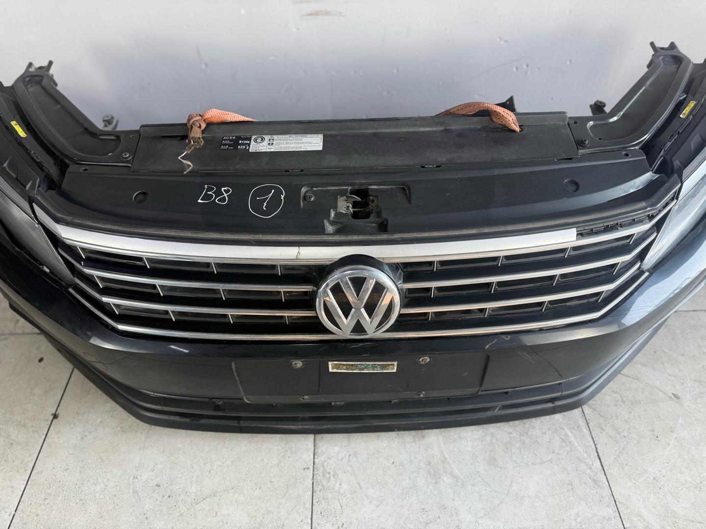 Ноускат Volkswagen Passat 3G2 CCZA (контракт)Марка: VolkswagenМодель: PassatКузов: 3G2Двигатель: CCZAНомер и производитель: 3G0807217GRU VAGТрещина в нижней части бампера,  потертости,  сколы. Ноускат подходит:Volkswagen Passat 8 поколение 2014 - н.в. B8,