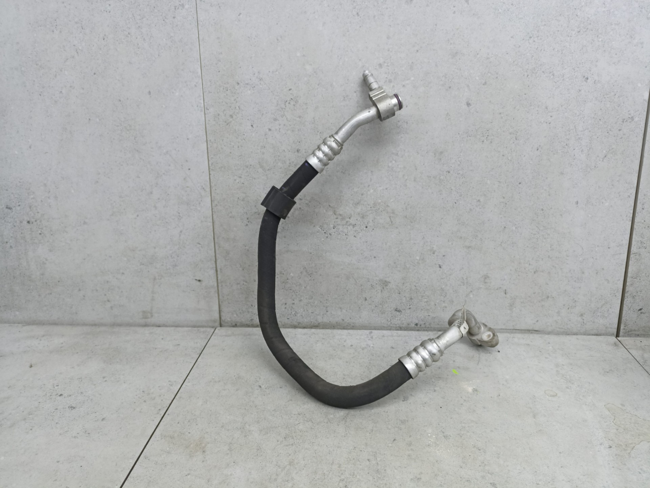 трубка кондиционера Mercedes-Benz GLE W166 2017, A1668302601 - фото №1