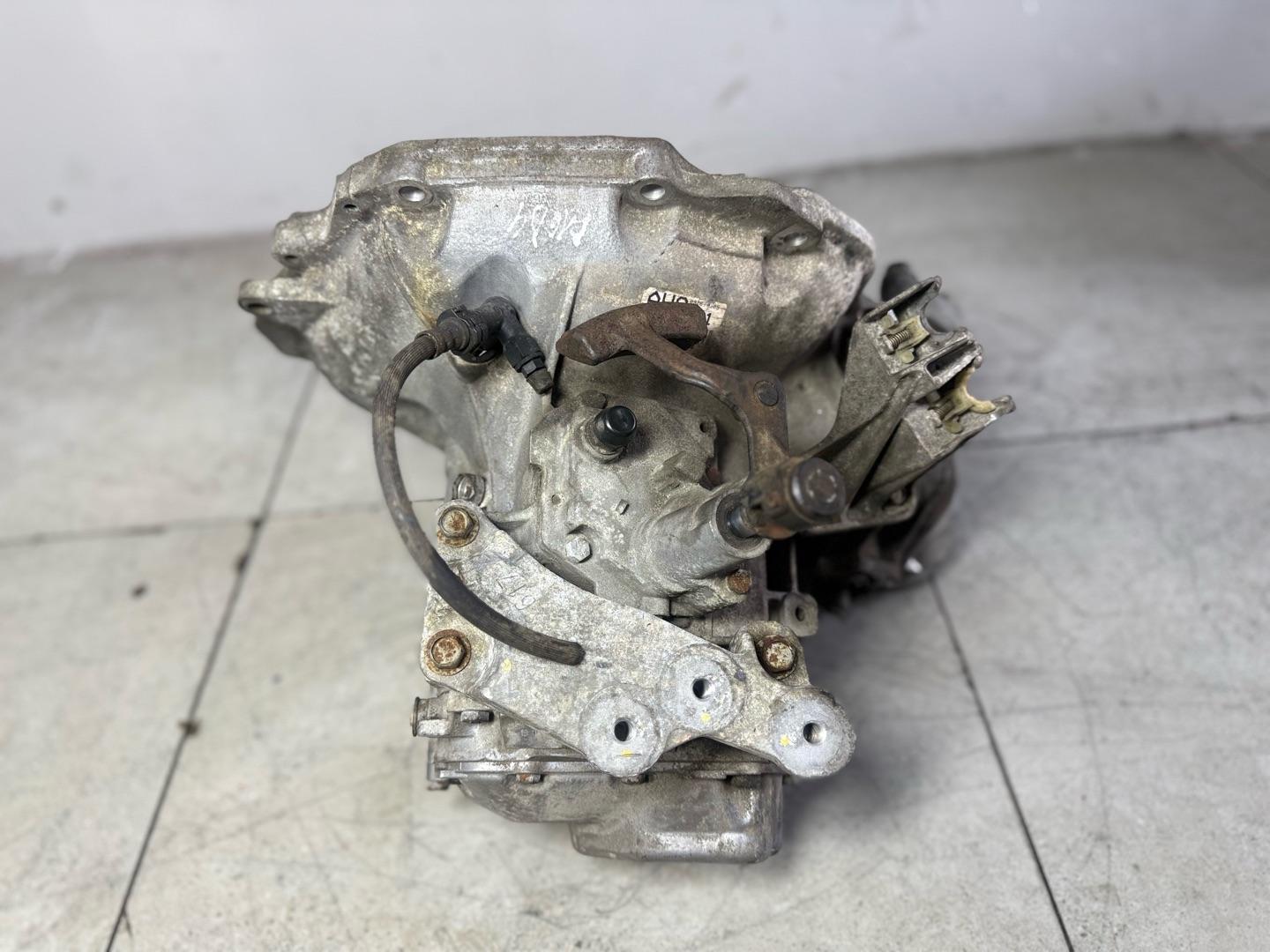Механическая коробка передач МКПП Chevrolet Cruze J300 F18D4 (б/у)Марка: ChevroletМодель: CruzeКузов: J300Двигатель: F18D4Номер и производитель: 96175844 General MotorsКросс-номера: 96175844,  25189202,  25188767,  96852617,  25185235Маркировка: D20  Меха